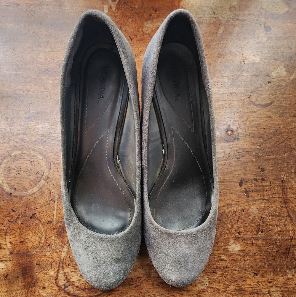 Women's Gray Suede Flats